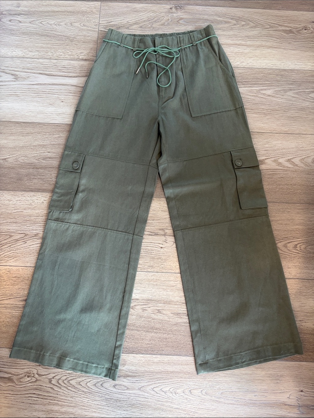 Women’s Olive Cargo Wide-Leg Pants